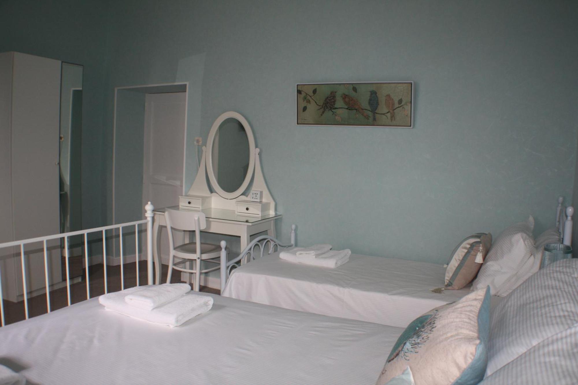 Maison De Mallast Montolieu Номер фото